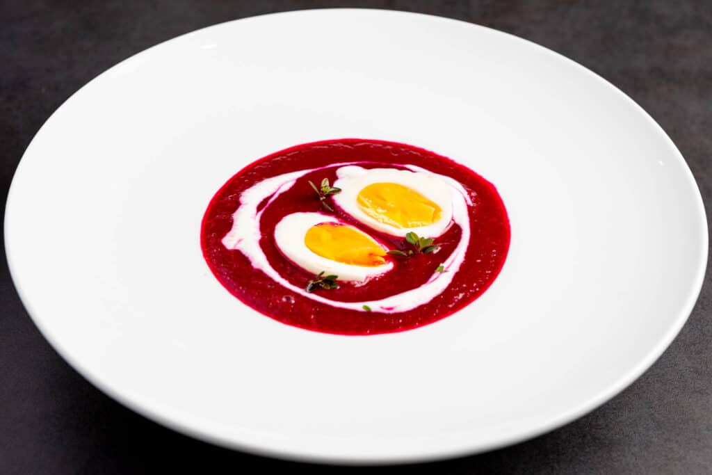Sunn rodbetsuppe med kesam og egg 1